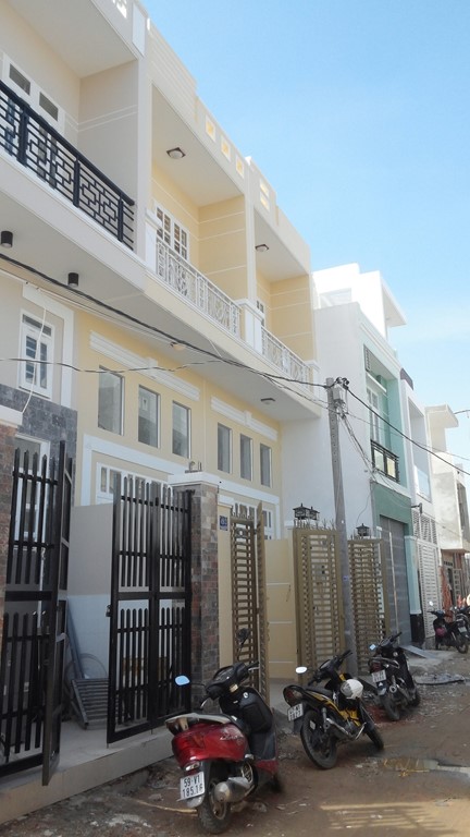 Bán nhà gần Bình Triệu, 1 trệt + 2lầu, KDC đẹp, giá 2,5 tỷ