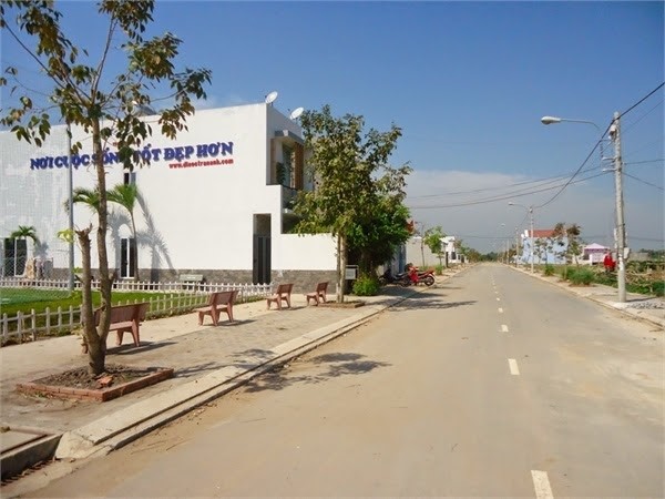 Bán đất mặt tiền 5 x50m, giá 300tr- Hóc Môn- sổ hồng trao tay