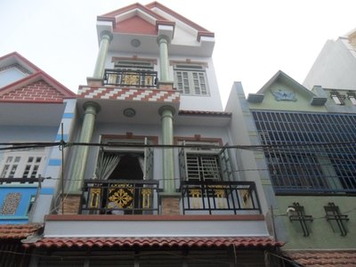 Bán nhà 1 trệt, 2 lầu, 4x11m, giá 1,3tỷ, HXH đường Lâm Thị Hố(TCH05 cũ), P. TCH, Quân12