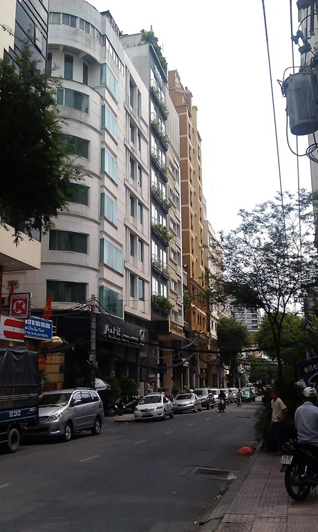 Bán nhà mặt tiền Lê Thánh Tôn 5x22m Quận 1