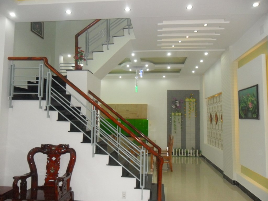 Bán nhà 1 trệt, 2 lầu, 5x12m, giá 1,6tỷ, HXH đường Lâm Thị Hố(TCH05 cũ),P. TCH, Quân12