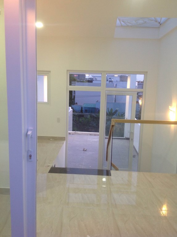 Bán nhà Quận 2, hẻm ô tô, P Bình Trưng Tây, 3 lầu