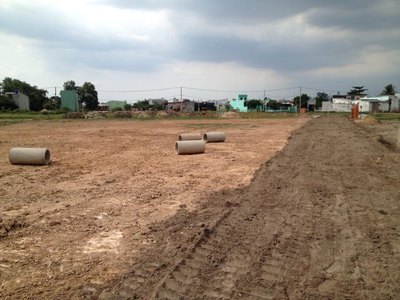 Bán đất thổ cư 2 mặt tiền, sổ hồng gần UBND xã Vĩnh Lộc B giá 238 triệu/nền.