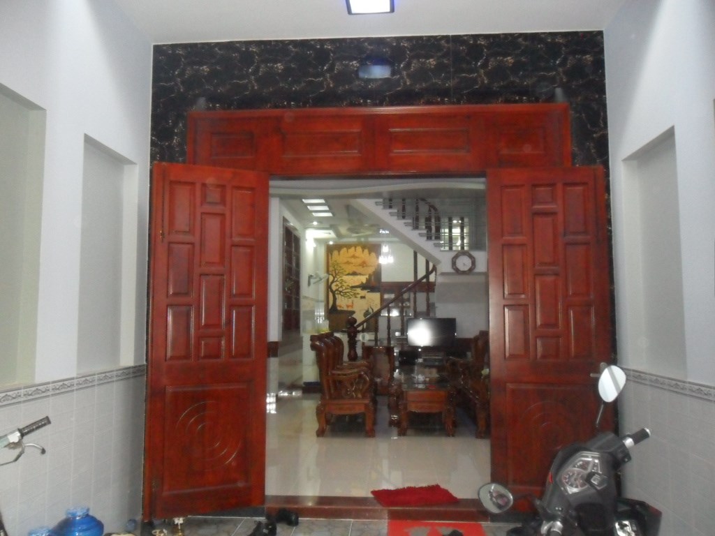 Bán nhà 1 trệt, 2 lầu, 4x20m, giá 1,8 tỷ, HXH đường TCH05,P. TCH, Quân12