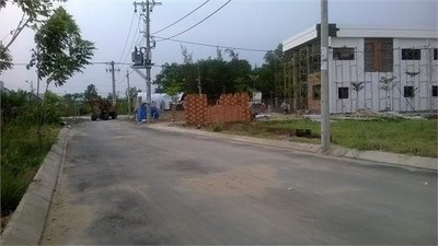 Cần bán nền đất 2 MT đường nhựa 6m và 8m ngay vòng xoay Phú Hữu