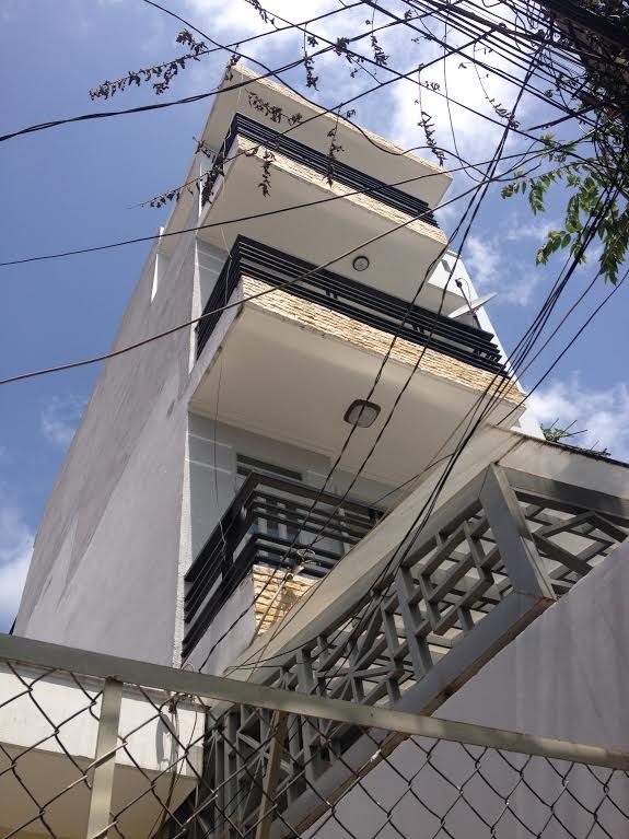 Bán gấp nhà đúc 4 tấm Nguyễn Văn Dung, phường 6, GV