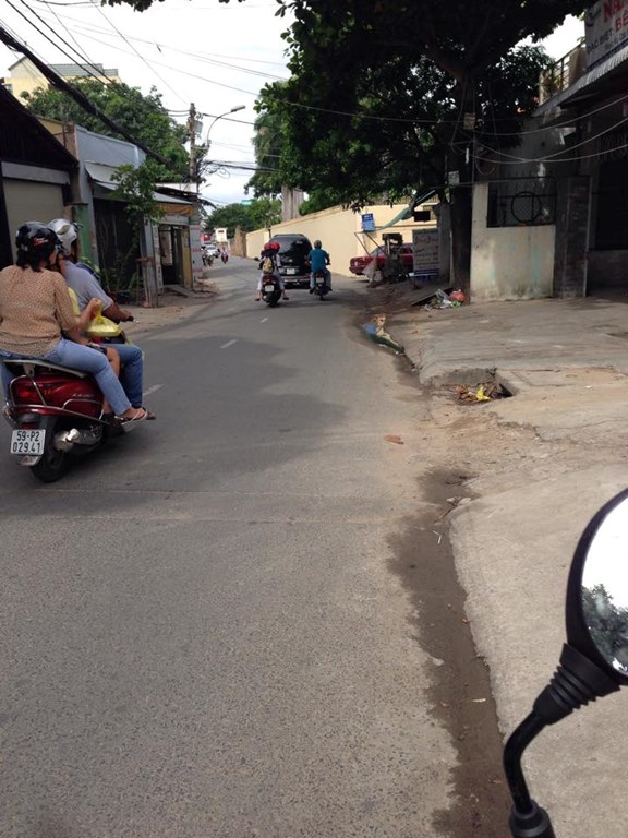 Bán nhà nát MT đường Nguyễn Văn Săng DT (4m x 17)