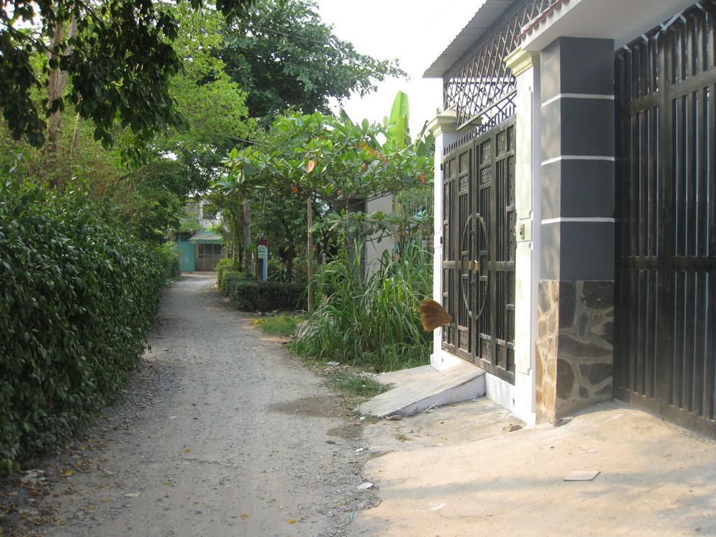 Nhà bán 5 x 18m, đúc 1 lửng, 2 lầu, sân XH 8m, cách UB Quận 12 khoảng 900m