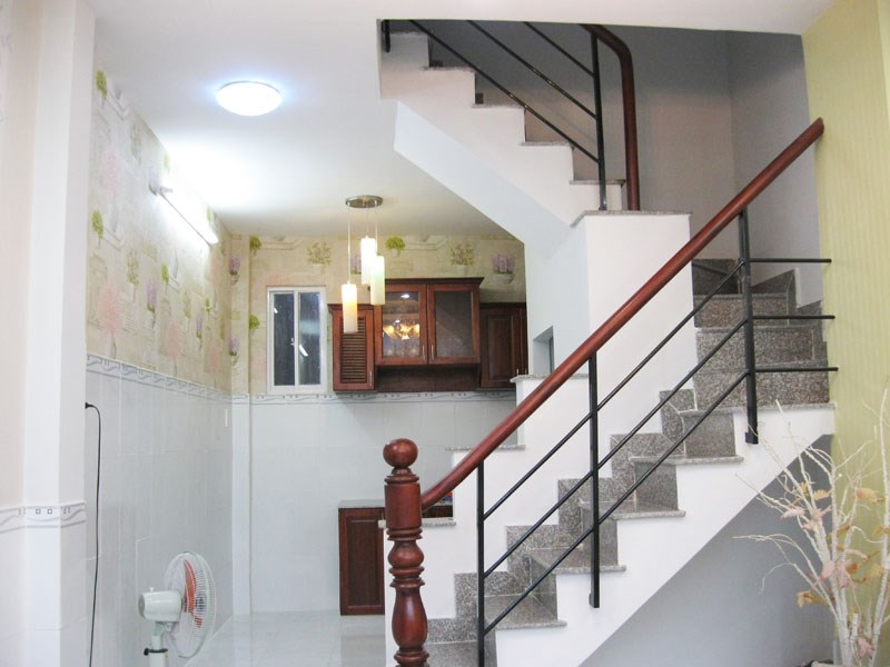 Chính chủ bán nhà 490 triệu hẻm xe hơi qua cầu Phú Xuân 300m, xây trệt lầu có 2 phòng ngủ