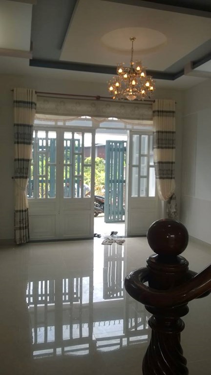 Nhà phố gần trường, chợ. Cách ngã tư Ga 600m