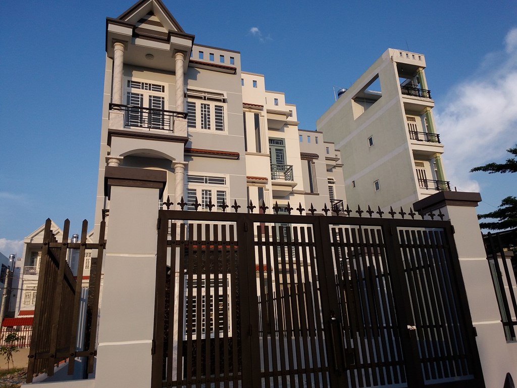 Bán nhà, 1 trệt 2 lầu 4x28 giá 2.3 tỷ, MT đường TCH10, P.TCH, Q12