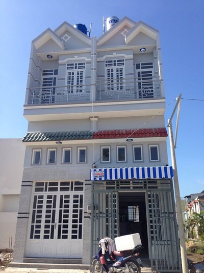 Nhà mặt tiền 3 tầng 3PN đường Nguyễn Hữu Thọ