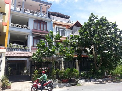 Nhà mới xây mt đường trục số 12 khu Phú Nhuận