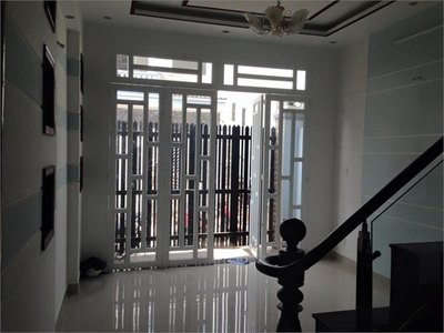 Nhà đầu thị trấn Nhà Bè DT: 3,2x13m, 1 trệt 1 lầu hẻm xe hơi giá chỉ 800 tr