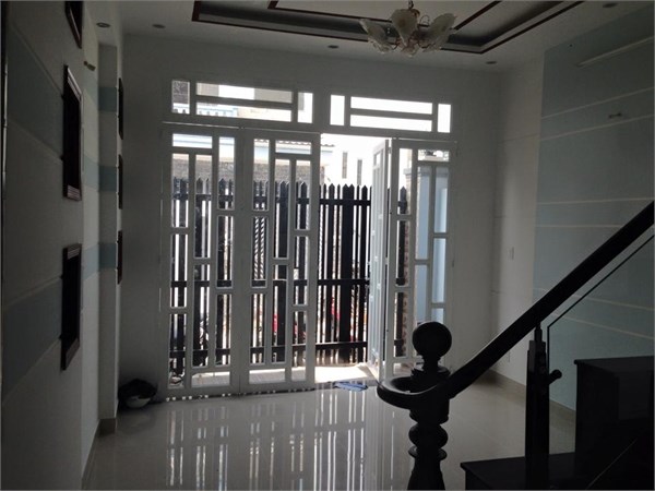 Nhà đầu thị trấn Nhà Bè DT: 3,2x13m, 1 trệt 1 lầu hẻm xe hơi giá chỉ 800 tr