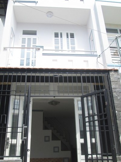 Bán gấp căn nhà 75m2, một trệt một lầu, 470 triệu, có sổ, gần chợ