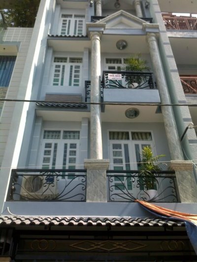 Bán nhà MT Lý Chính Thắng quận 3. DT: 4 x 15m. 3 lầu, giá 13 tỷ.