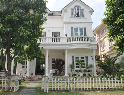Bán biệt thự cao cấp quận Phú Nhuận, diện tích 18x20, trệt, 3 lầu, gara, sân vườn, giá 39 tỷ