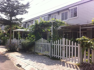 Bán Nhà Phố Vườn Nam Long, Thiết Kế 3 Phòng Ngủ, Sân Vườn Để Ô Tô, Giá 1.3 Tỷ