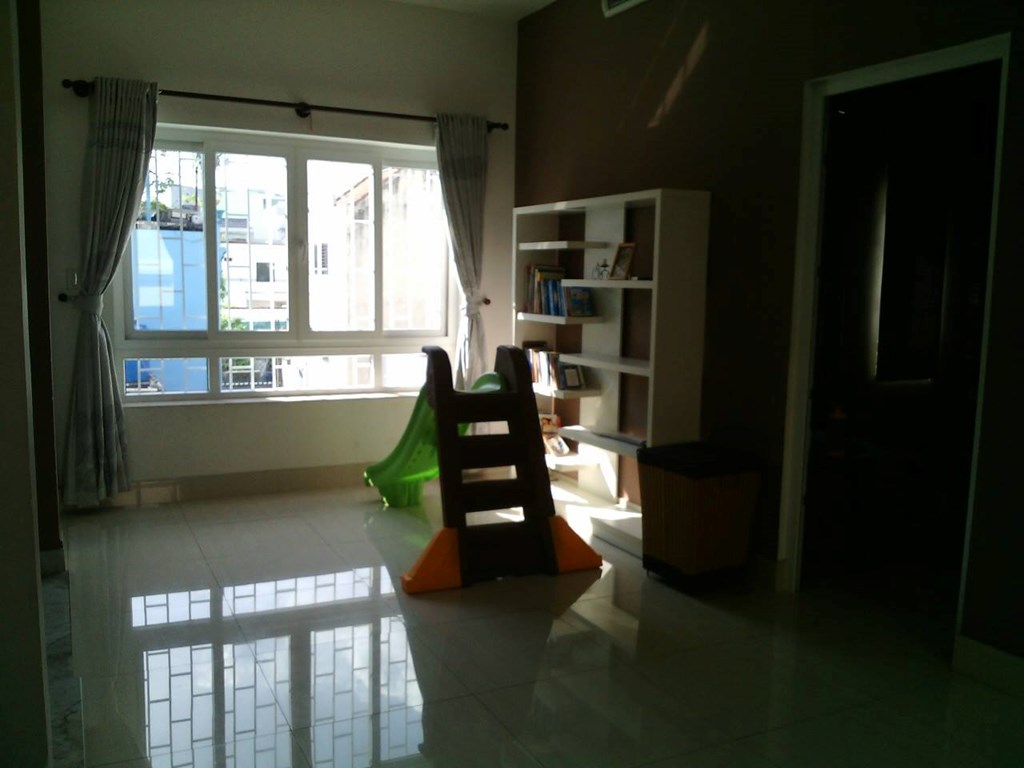 Bán gấp nhà mặt tiền Hồ Bá Kiện Quận 10