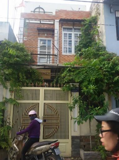 Bán nhà riêng 4mx15m, 1 trệt, 1 lầu, 2 phòng ngủ hẻm xe hơi, sát Quận 7, giá 1.33 tỷ