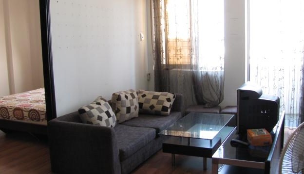 Cần bán gấp căn hộ chung cư D5, 72 m2, 2pn, ngay Hàng xanh, Bình Thạnh