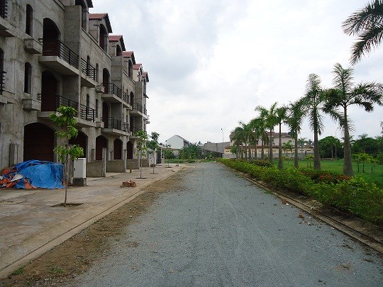 Nhà phố sổ hồng Thủ Đức, 5x18, mặt tiền 12, giá 2,4 tỷ, khu dân cư