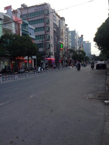 Xuất cảnh bán gấp cao ốc văn phòng đường Nguyễn Văn Thủ, Quận 1