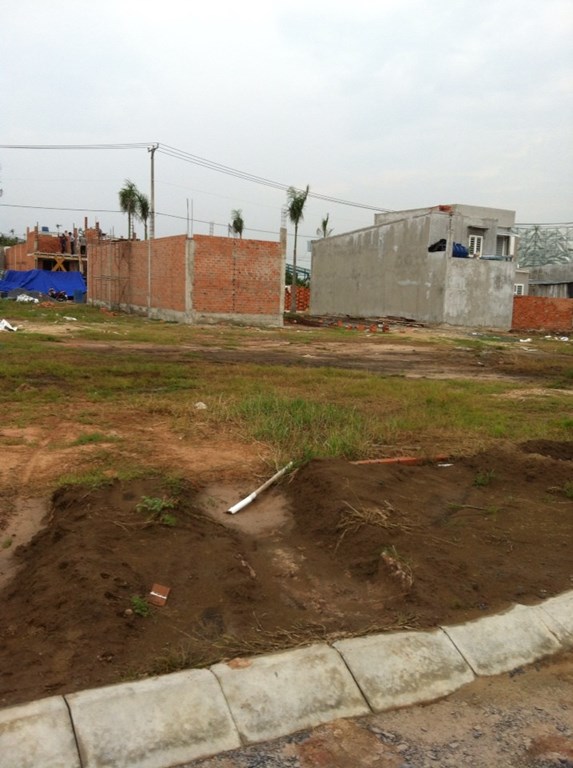 Đất mặt tiền kinh doanh gần KCN Vĩnh Lộc 300 triệu / 200 m2.