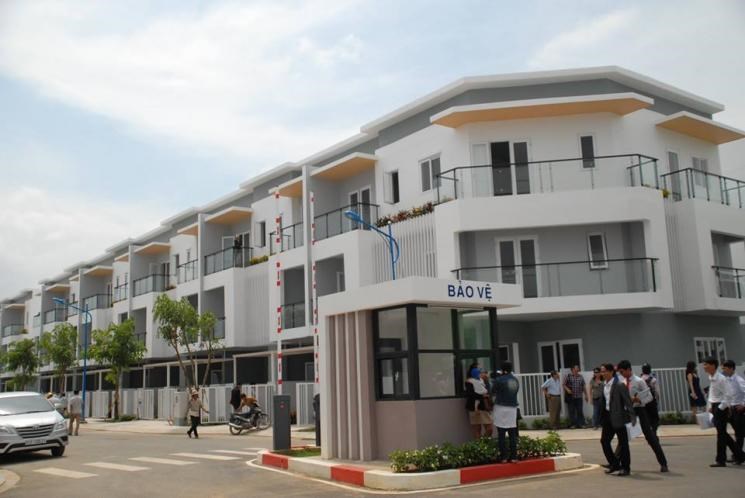 Bán nhà phố 158m2, gần TTHC Q.2, TT 830tr nhận nhà, sổ hồng, tiện ích resort