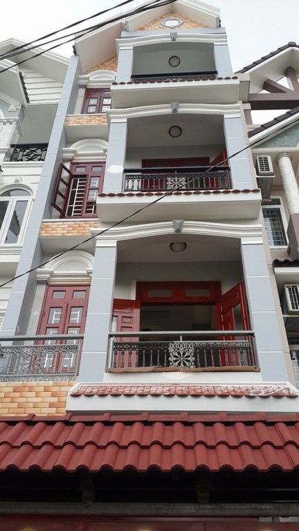 Nhà hướng tây bắc 4,5m x20m đúc 4 tấm giá 4,2 tỷ