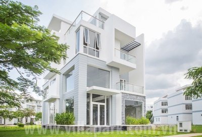 Nhà phố giá rẻ 1 trệt 2 lầu chỉ 2,6 tỷ, cách TTHC quận 2 7p.