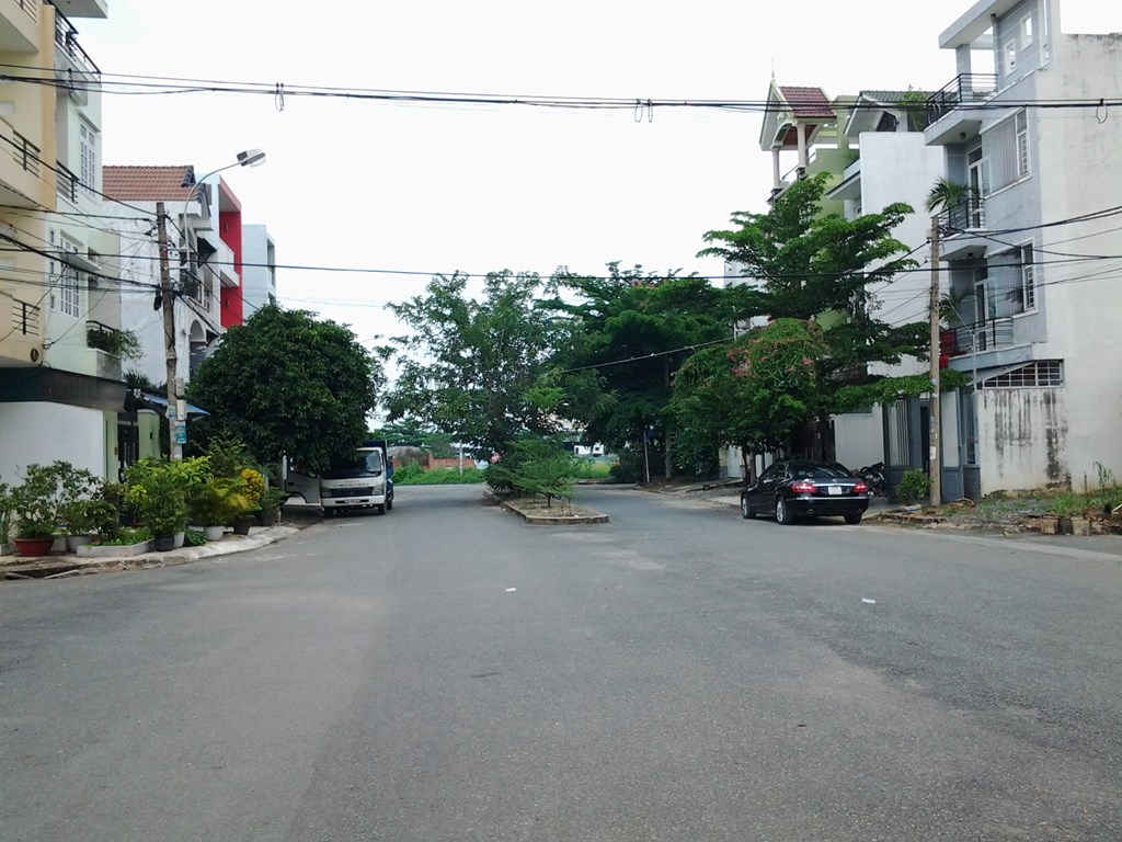 Cần bán 2 lô đất thổ cư mặt tiền đường 49 quận 2;