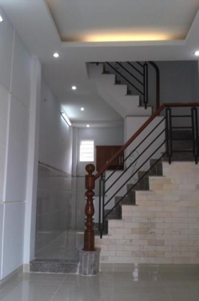 Bán gấp nhà MT đường 20m, vị trí đẹp 780 triệu