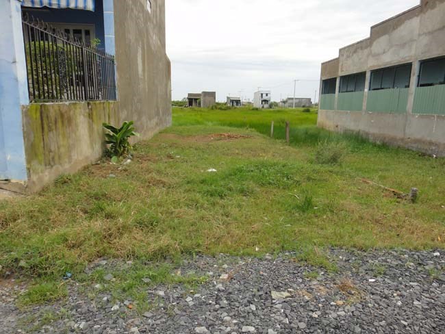 Bán đất nền thổ cư, đường nhựa 12m, dân đông, giá 250 tr