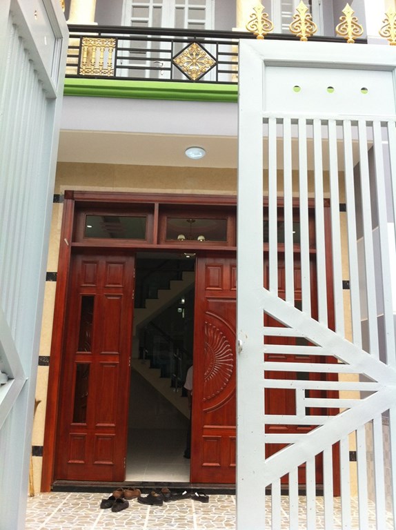 Tôi cần bán gấp nhà 3 tầng ở chợ Bình Thành, 60m2, 3 phòng ngủ, 3 toilet