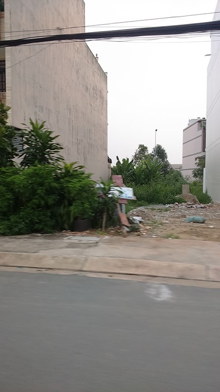 Bán Gấp Lô Đất Đối Diện Nhà Hàng Năm Lửa Đường Đình Phong Phú