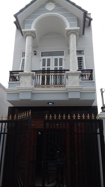 Bán nhà mới giá rẻ nằm ngay gần đường Hà Huy Giáp, cách ngã tư ga chỉ 2km.