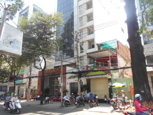 Bán nhà mất tiền Đông Du, Q1, DT 5x8m