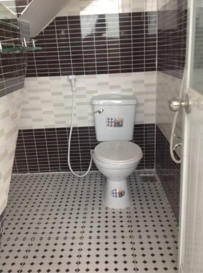 Bán nhà đẹp, 1 trệt, 2 lầu, 4 phòng ngủ, giá 900 tr, Huỳnh Tấn Phát
