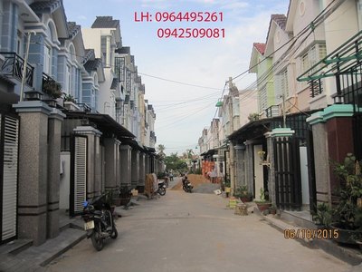 Nhà phố xây mới đúc kiên cố 1trệt,1lầu P.Thạnh Lộc,Q. 12, ngay ngã tư ga