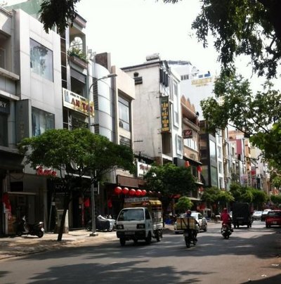 Bán nhà mặt tiền đường Thủ Khoa Huân, DT 8x24m