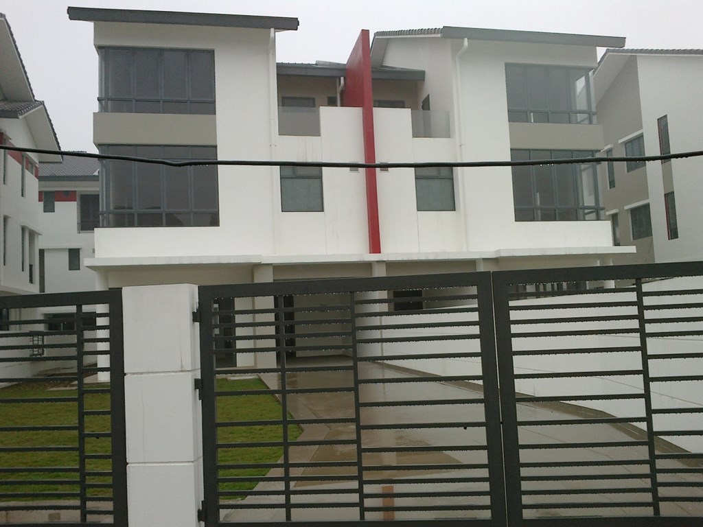 Bán gấp nhà hẻm đường Đồng Nai, Phường 15, Quận 10.