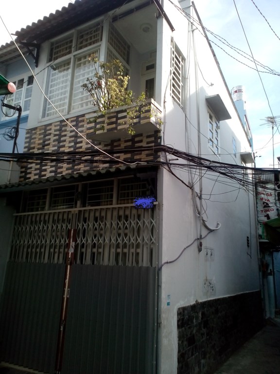 Cần tiền trả viện phí cần bán gấp nhà hẻm 4 m, gần chợ Phú Lâm, SHCC VỚI 1