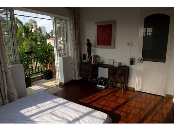 Cần bán- Căn hộ ngay trung tâm Quận 1,3 HCM, đang cho thuê 1200usd, sổ hồng