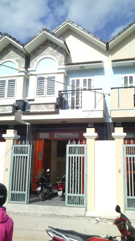 Bán căn nhà đẹp 2 tầng khu dân cư đông đúc, p thạnh lộc, quận 12