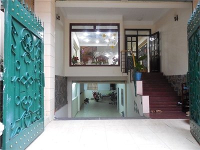 Cần bán nhà đẹp, hầm, 4 lầu, MT cư xá Đô Thành, quận 3, 7x10m, giá 13.5 tỷ