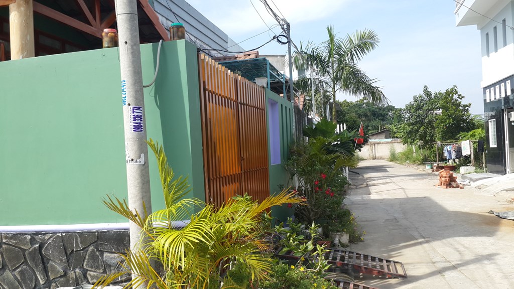 Cần tiền bán gấp,SH riêng 300m2 hình L N10 m2 giá 7,5tr/m2