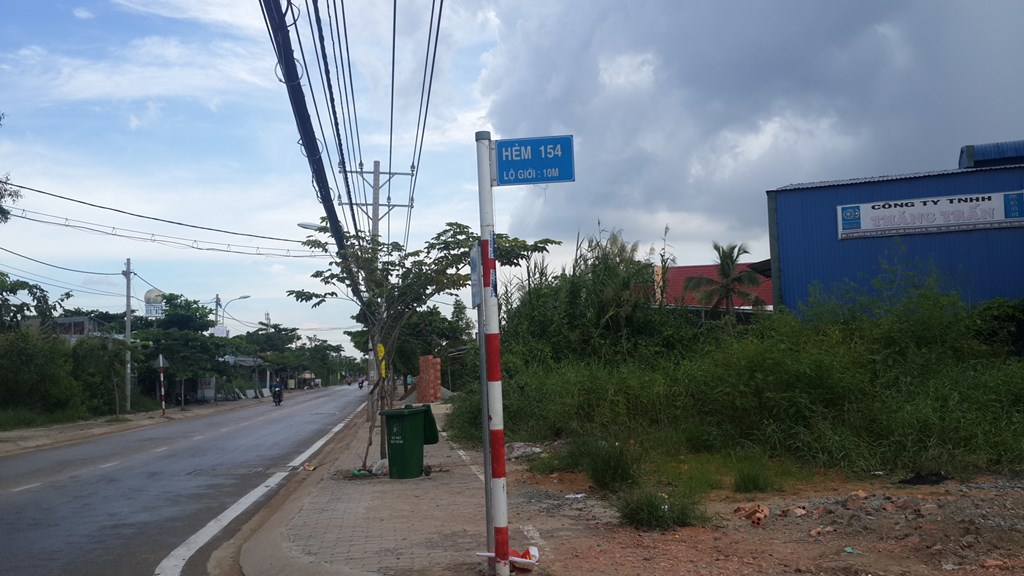Cần tiền bán gấp 200m2, N10m, giá 9tr triệu, hẻm lớn, cách NVT 100m