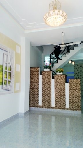 Bán nhà tuyệt đẹp 4x16m, 1 trệt 1 lầu, giá 1.65 tỷ, hẻm 1135 Huỳnh Tấn Phát